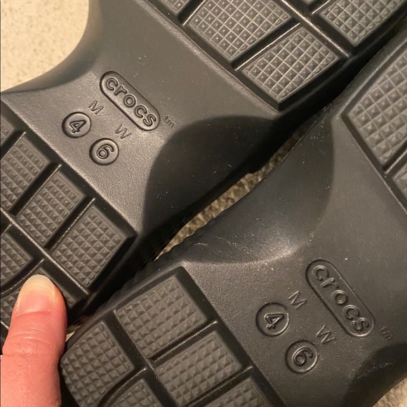 CROCS Black stomp lug sole penny loafer Clogs in size 6. - Picture 10 of 15